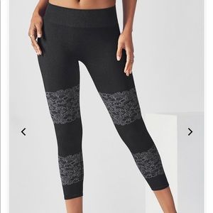 NEW Fabletics Rosemund Seamless Capri